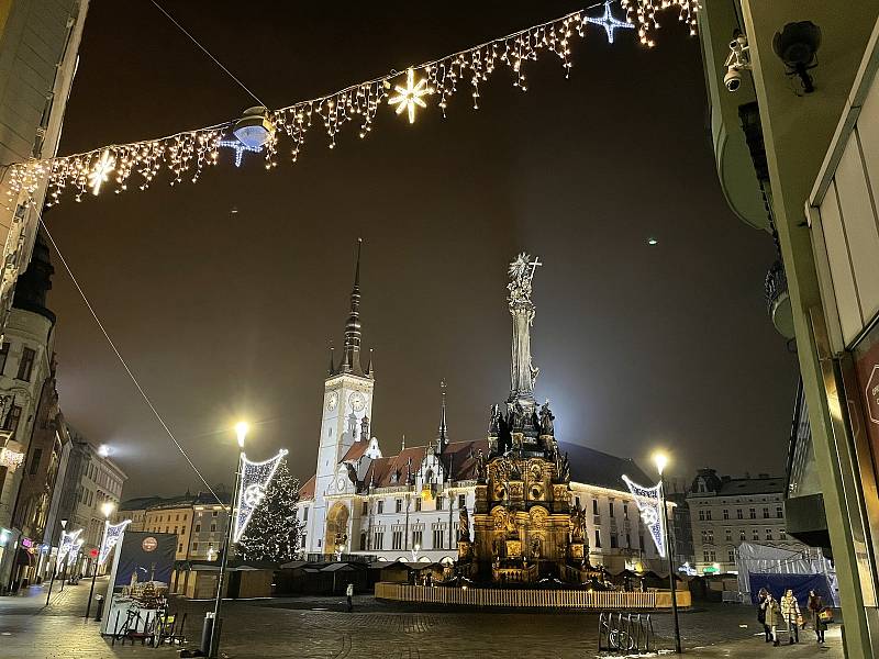 Centrum Olomouce po uzavření vánočních trhů v sobotu 27. listopadu 2021