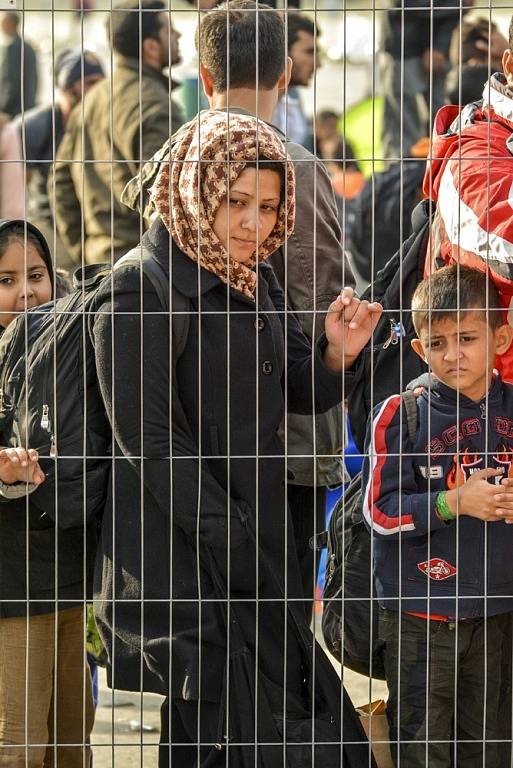 Snímky uprchlíků v Maďarsku a Rakousku 