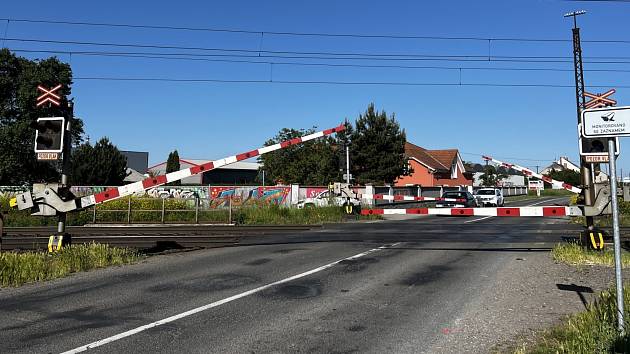 Železniční přejezd v Holické ulici nahradí nadjezd