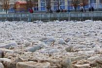 Ledové kry na řece Bečvě v Teplicích 26. února 2012