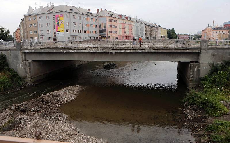 10. 7. 2018 - srážka řeky Moravy - příprava na demolici mostu u Bristolu