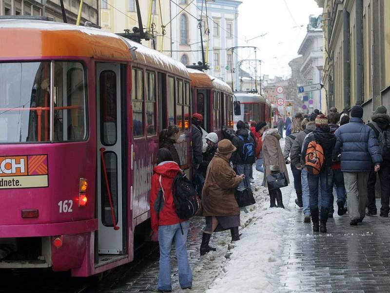 Porucha tramvaje v  Denisově ulici 