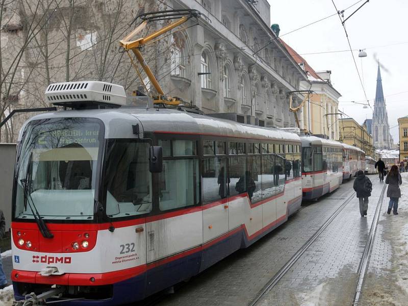 Porucha tramvaje v  Denisově ulici 