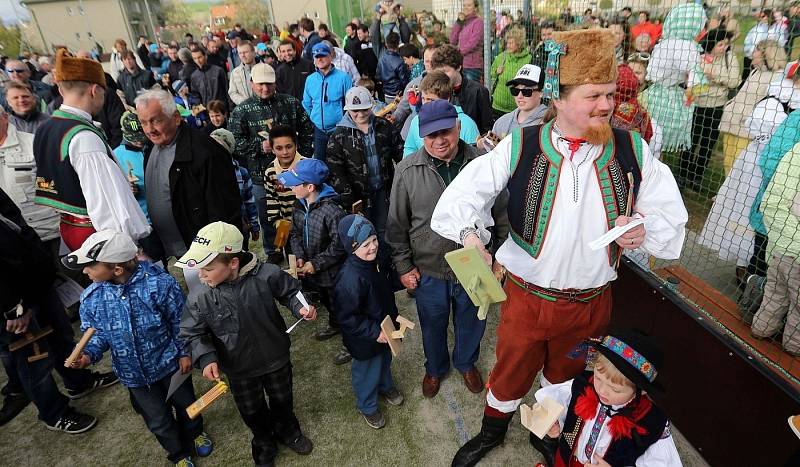 Vynášení zimy v Troubelicích na Olomoucku, duben 2014