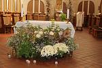 Kostel Neposkvrněného početí Panny Marie v Olomouci s květinovou výzdobou