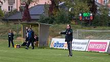 Fotbalisté Hodolan (v pruhovaném) porazili Novou Hradečnou 8:0.