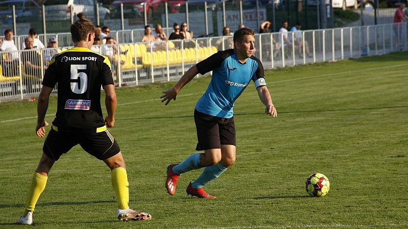 Fotbalisté Nových Sadů (ve žluto-černém) podlehli doma Skašticím 1:4.