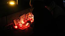 Uctění památky zavražděného slovenského novináře Jána Kuciaka a jeho přítelkyně u Sloupu Nejsvětější Trojice v Olomouci