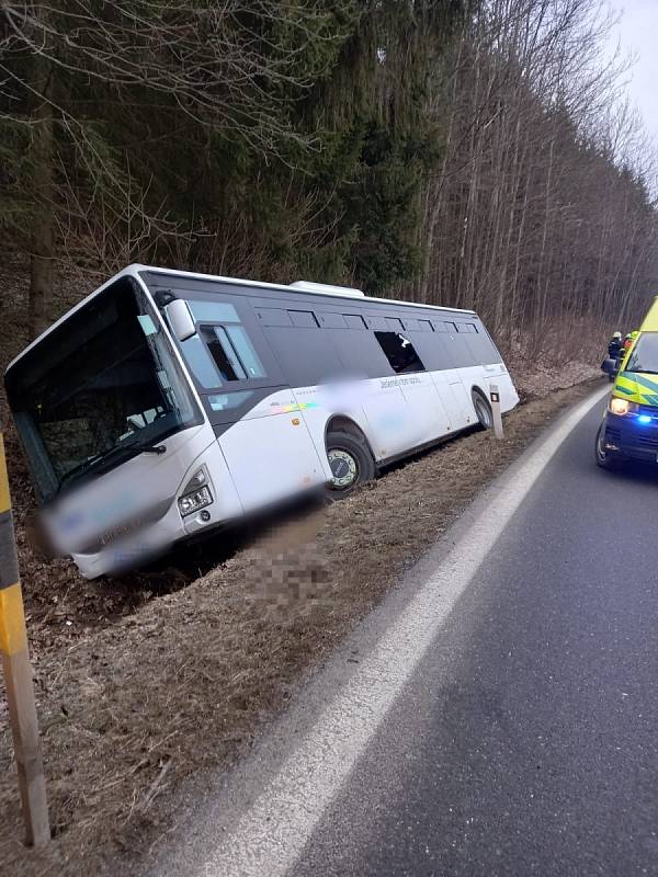 Nehoda autobusu u Bukovic, 3. března 2022