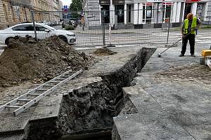 Firma napojuje rekonstruované toalety v Čechových sadech na kanalizaci, 26. května 2023