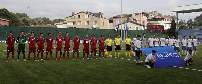 Tým amatérské fotbalové reprezentace z Olomouckého kraje (v červeném) podlehl regionu Jižního Ruska 1:2