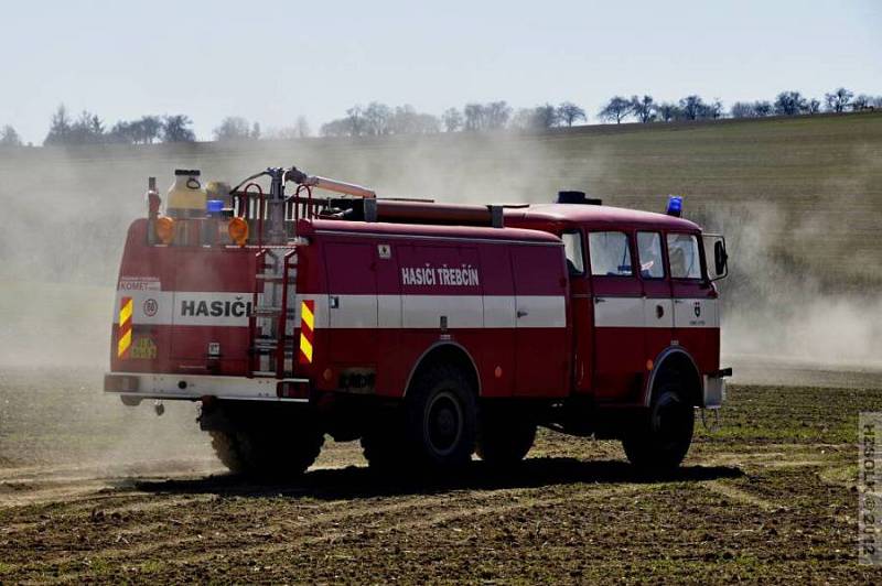 Hasiči zasahují u požáru lesa v Olbramicích