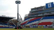 Stadion Sigmy - montáž nosníku pro obří obrazovku