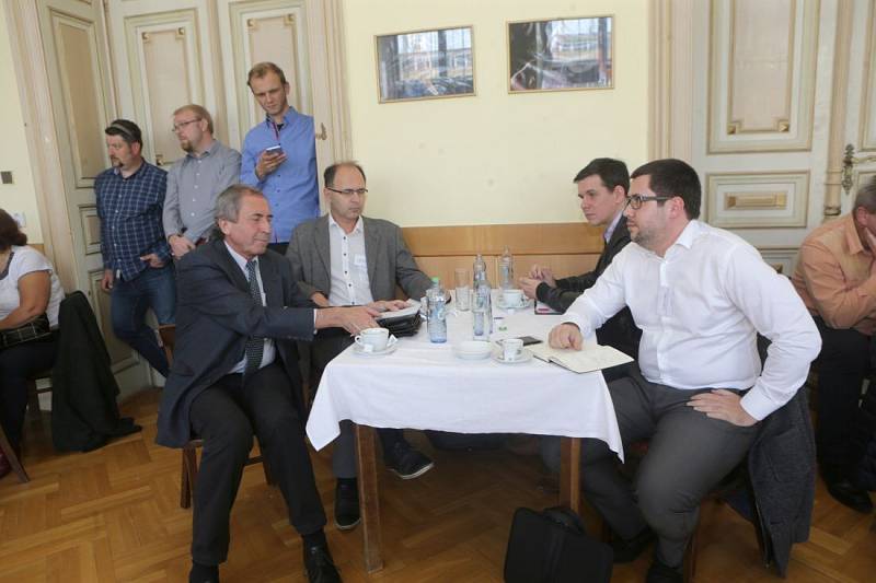 Debata s lídry politických stran v salonu Městského domu v Přerově