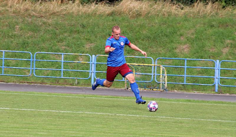 Fotbalisté Litovle (v červeném) porazili v krajském přeboru doma Želatovice 4:1.