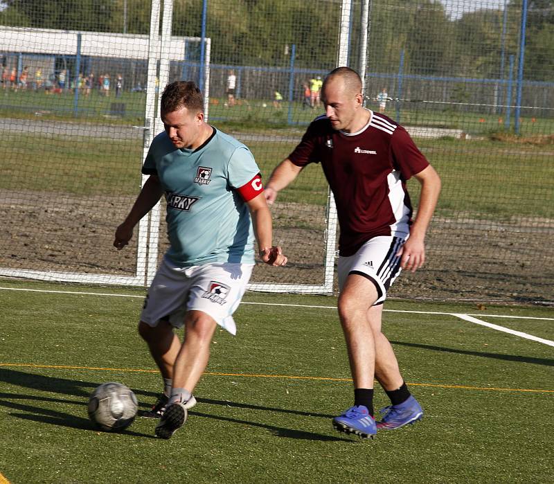 První liga Malého fotbalu Olomouc: FC Levotil - Marky Sport Olomouc 5:1 na novém víceúčelovém hřišti s umělou trávou v Července.