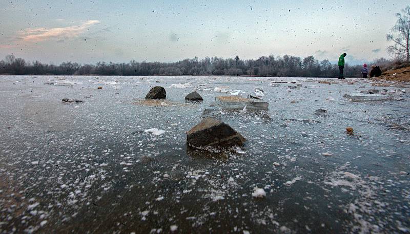 Zamrzlé přírodní koupaliště Poděbrady u Olomouce - 24.1.2019