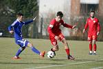 Olomoučtí fotbalisté (v modrém) porazili v přípravě Nitru 1:0.