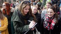 Protest studentů před Teoretickými ústavy lékařské fakulty v Olomouci. 15. března 2018