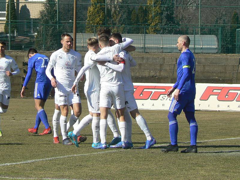 Rezerva olomoucké Sigmy (v modrém) porazila při své domácí jarní premiéře béčko Slovácka v poměru 3:1.