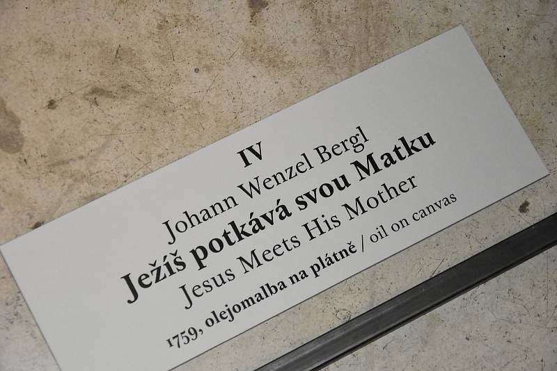Výstava čtrnácti zrestaurovaných obrazů křížové cesty z východočeské Orlice. Vzácný soubor maleb od Johanna Wenzela Bergla vystavuje Arcidiecézní muzeum v Olomouci
