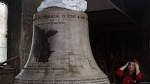 Model třetího zvonu pro chrám sv. Michala ve zvonařské dílně v Brodku u Přerova.