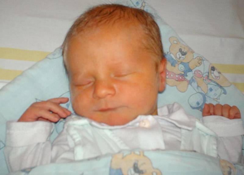 Ludvík Zaoral, Čabová, narozen 11. května ve Šternberku, míra 50 cm, váha 3990 g