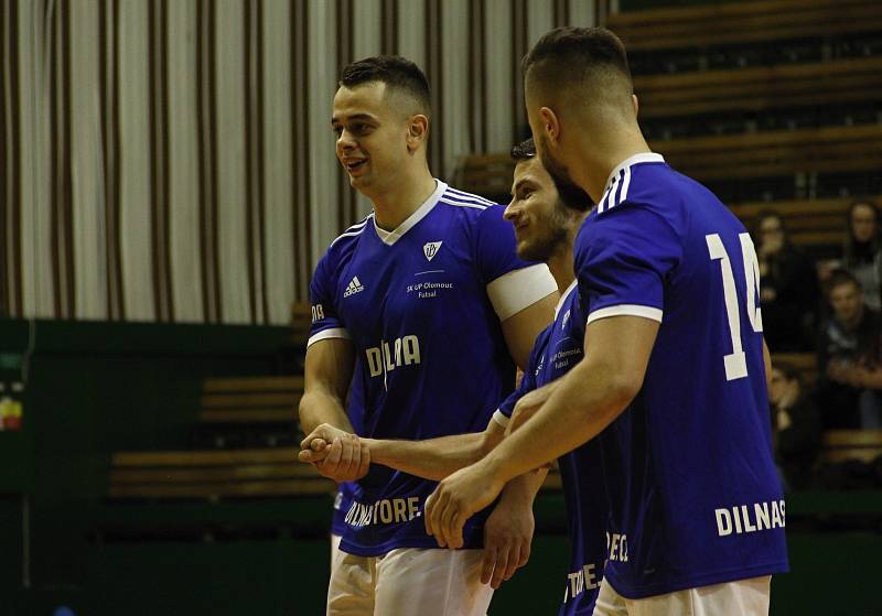 Hendikepovaný kamarád olomouckých futsalistů Jakub Řičica zahájil utkání s Jakubčovicemi.