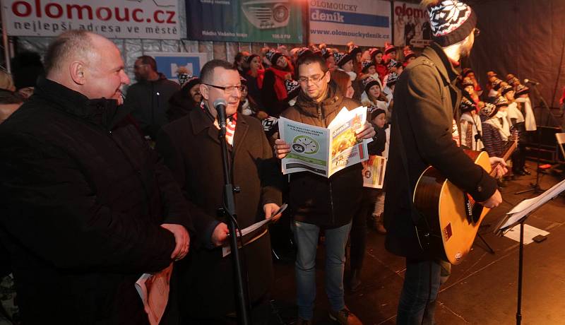 Česko zpívá koledy na Horním náměstí v Olomouci