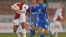 2007: Slavia - Sigma: Rossi da Silva stíhá Tavarese.