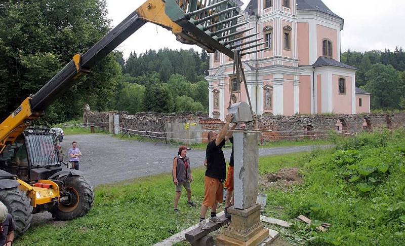 Obnova pomníku padlým ve Staré Vodě