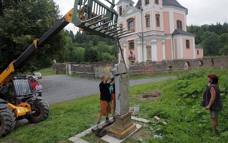 Obnova pomníku padlým ve Staré Vodě