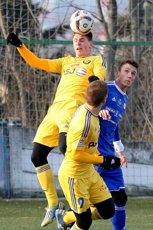  26 Lukáš Masopust (Jihlava), 7 Šimon Falta (Olomouc). Tipsportliga - Sigma Olomouc (v modrém) vs. Jihlava