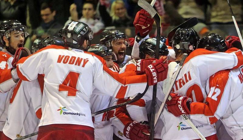 Extraligové oslavy na zimním stadionu v Olomouci