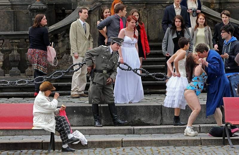 Happeningové představení Druhé město na Horním náměstí v Olomouci