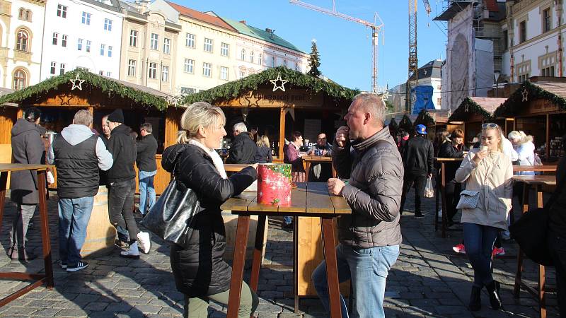 První víkend Vánočních trhů v Olomouci 2019