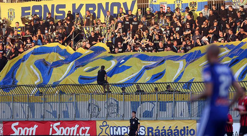 Fanoušci Opavy na Andrově stadionu v Olomouci v zápase se Sigmou (13.9.2019)