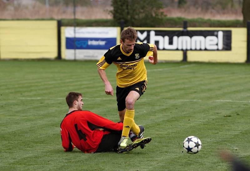 Nové Sady (ve žlutém) porazily Klenovice 10:1.