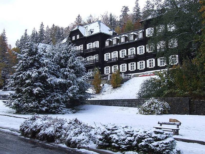 První sníh v Jeseníkách: úterý 13. října 2009, Karlova Studánka