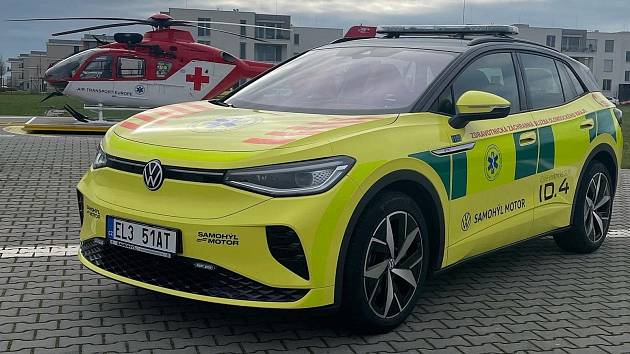 Zdravotnická záchranná služba Olomouckého kraje v ostrém provozu testovala elektromobil Volkswagen ID.4 GTX