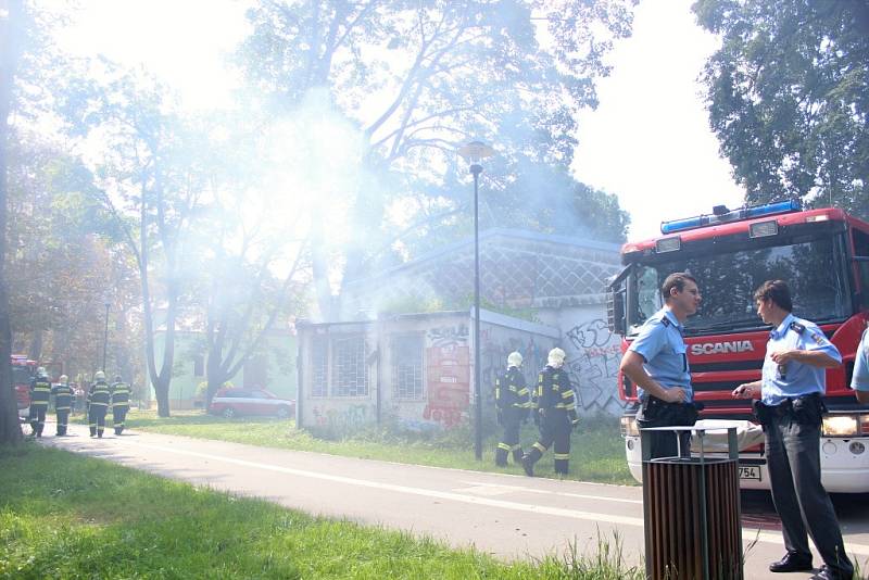 Požár v pavilonu vedle školky v Bezručových sadech v Olomouci