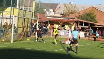 Nové Sady (ve žlutém) prohráli v olomouckém divizním derby s 1. HFK Olomouc doma 3:4.