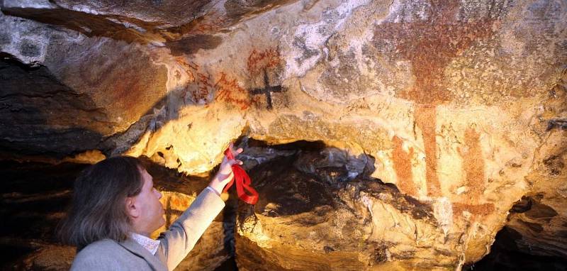 Petr Jenč, garant projektu restaurování historických nápisů a maleb v jeskyni Na Špičáku