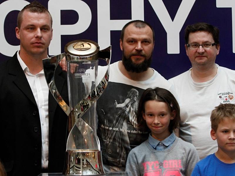 V Olomouci byl v rámci Trophy Tour představen pohár pro vítěze Eura U21