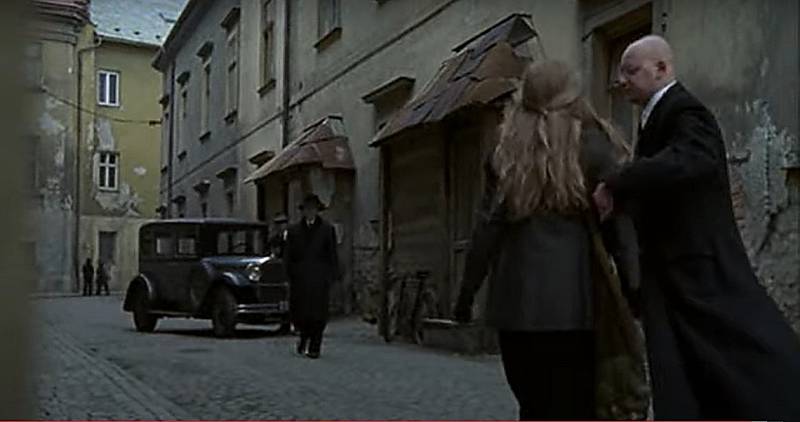 Screen z filmu Doktor Živago. Ulice Mlčochova