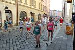 Součástí Olomouckého půlmaratonu je i Rodinný běh. V 17 hodiny se na něj vydaly stovky účastníků.