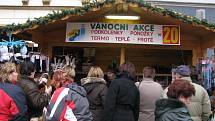 Začaly vánoční trhy na olomouckém Horním náměstí