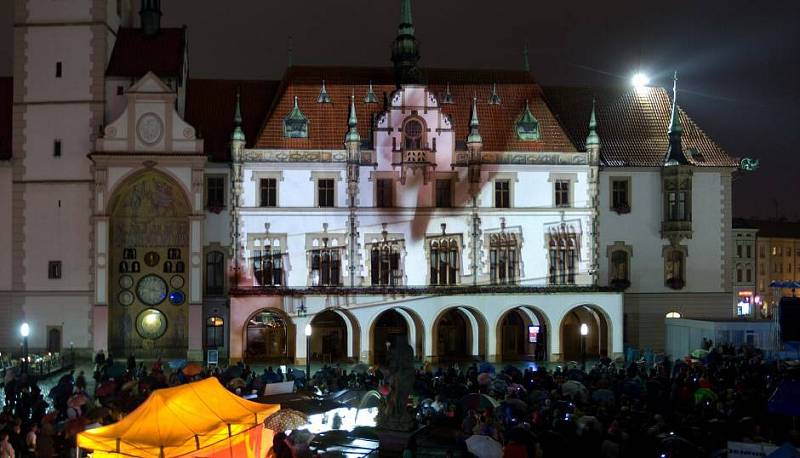 Festival VZÁŘÍ: poslední sobotní ukázka soutěžního videomappingu na Horním náměstí v Olomouci