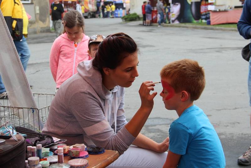 Na letošní ročník Litovelského otvíráku se přišli v sobotu podívat do areálu pivovaru nejen fandové piva, ale také populárních kapel. Nechyběla ani zábava pro nejmenší.