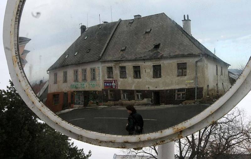 Dům v Moravském Berouně, na který 25. ledna zaútočili zápalnými láhvemi